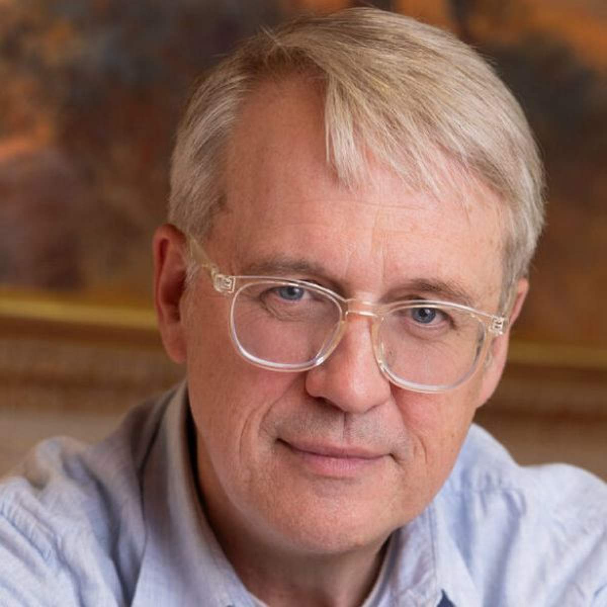 Dr. Christopher Perrin